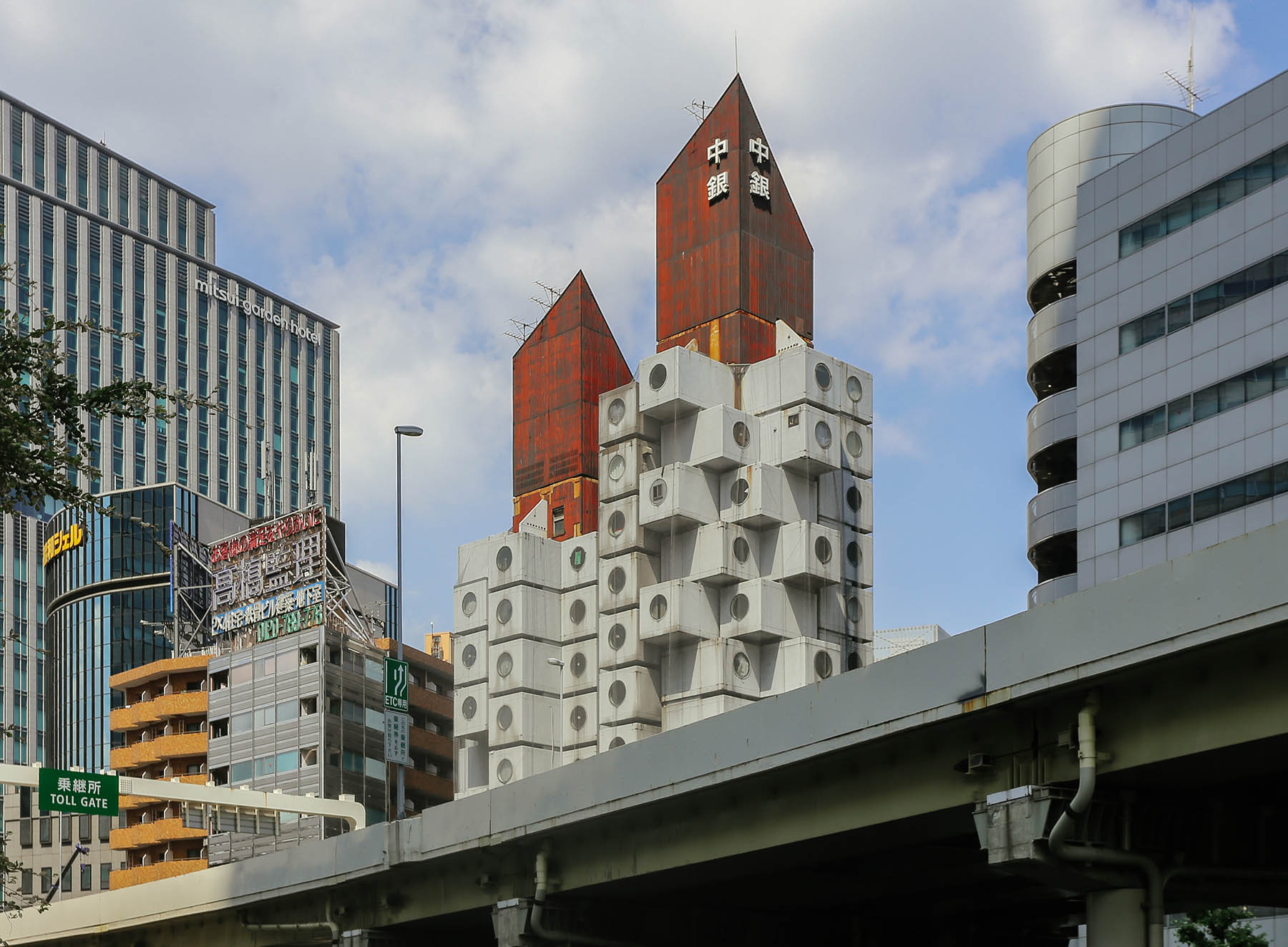 nakagin capsule tower kisho kurokawa © finbarr fallon 02